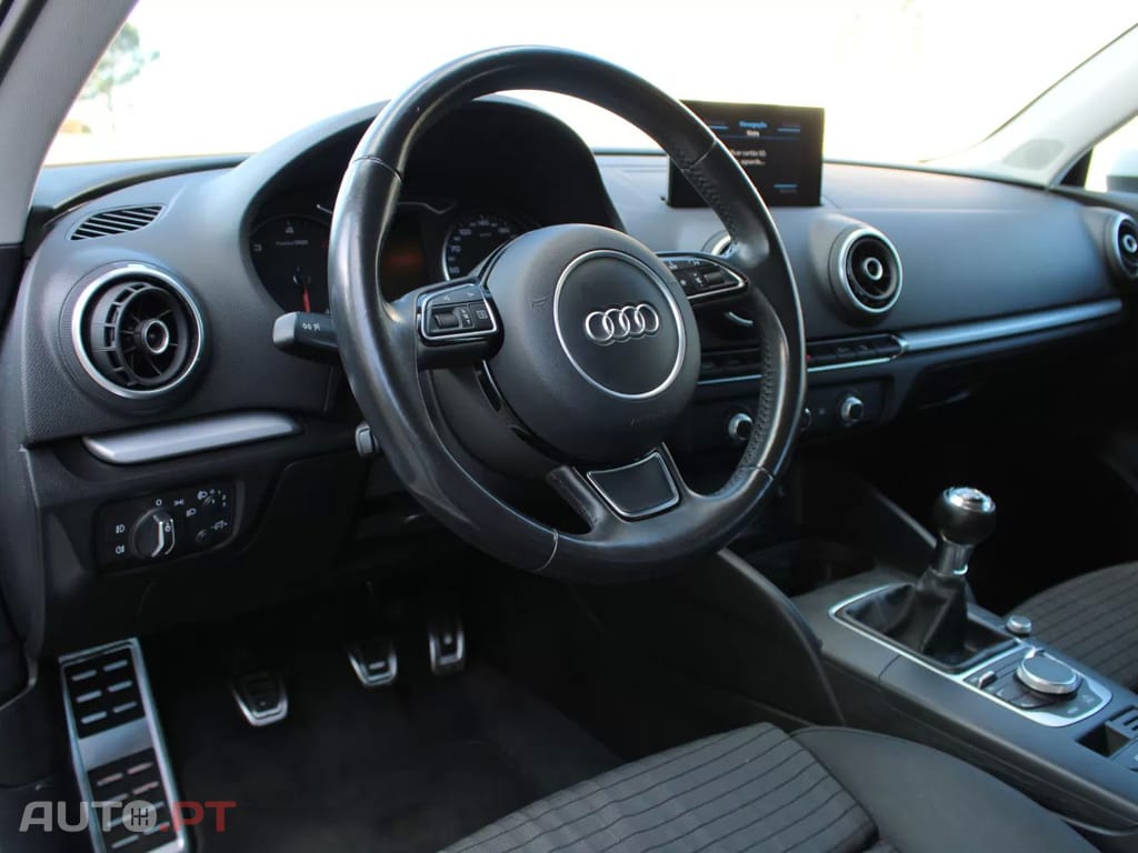 Audi A3 1.6 TDI Business Line Attraction Ultra
