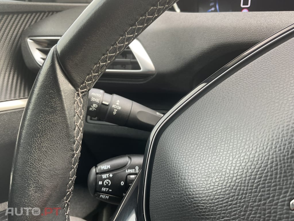 Peugeot 3008 1.5 BlueHDi Active