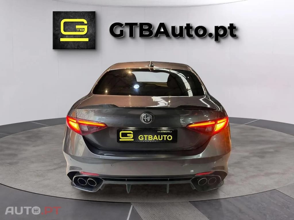 Alfa Romeo Giulia Quadrifoglio bi-turbo 510cv