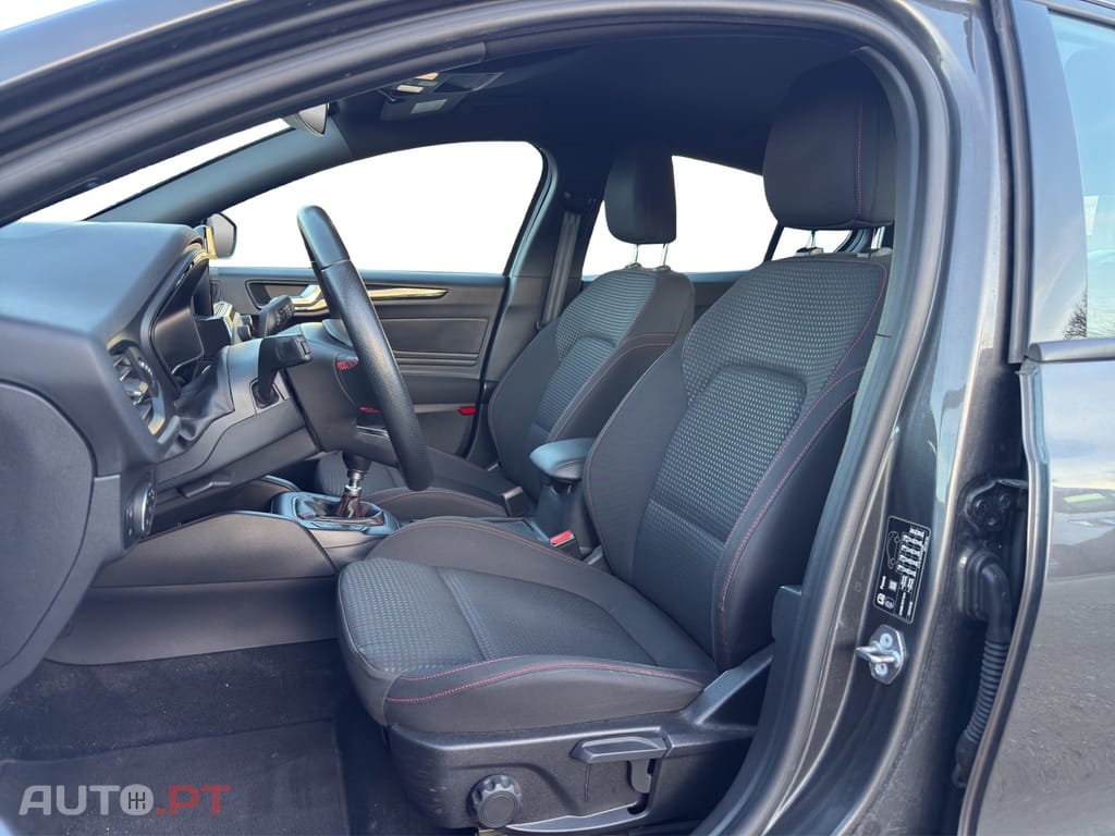 Ford Focus 1.0 EcoBoost Hybrid ST-LINE