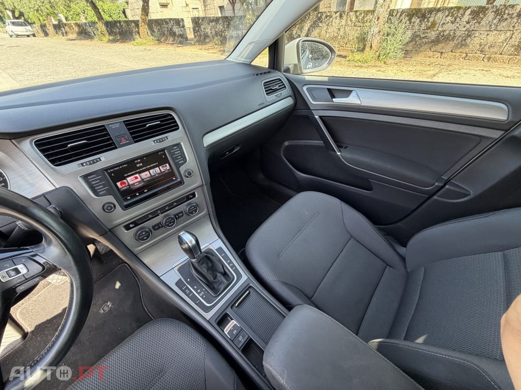 Volkswagen Golf 1.6 TDi Confortline DSG