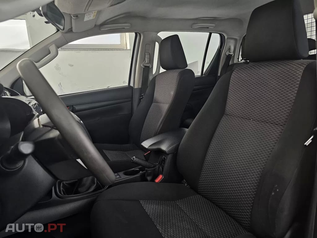 Toyota Hilux 2.4 D-4D 4WD CD CM