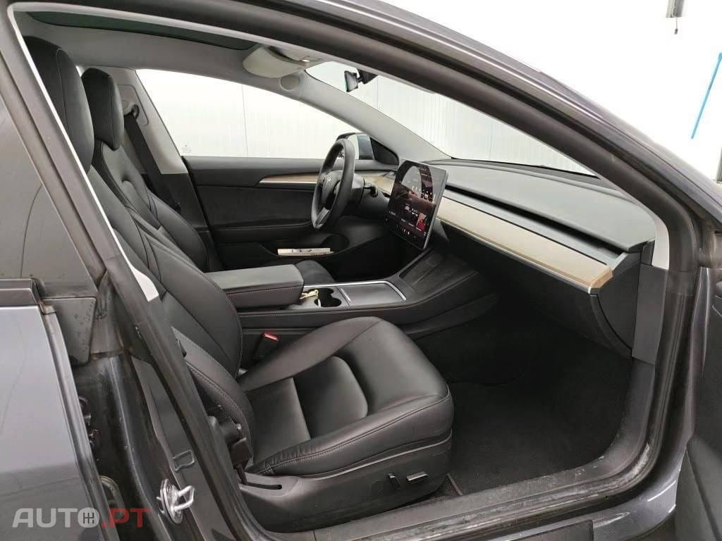 Tesla Model 3 Long-Range AWD