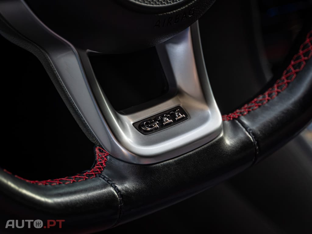Volkswagen Golf 2.0 TSI TCR DSG