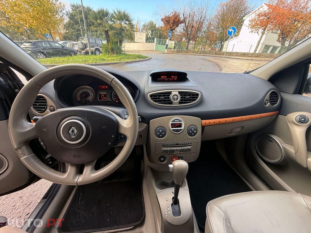 Renault Clio 1.6 INITIALE Automático 80mikm