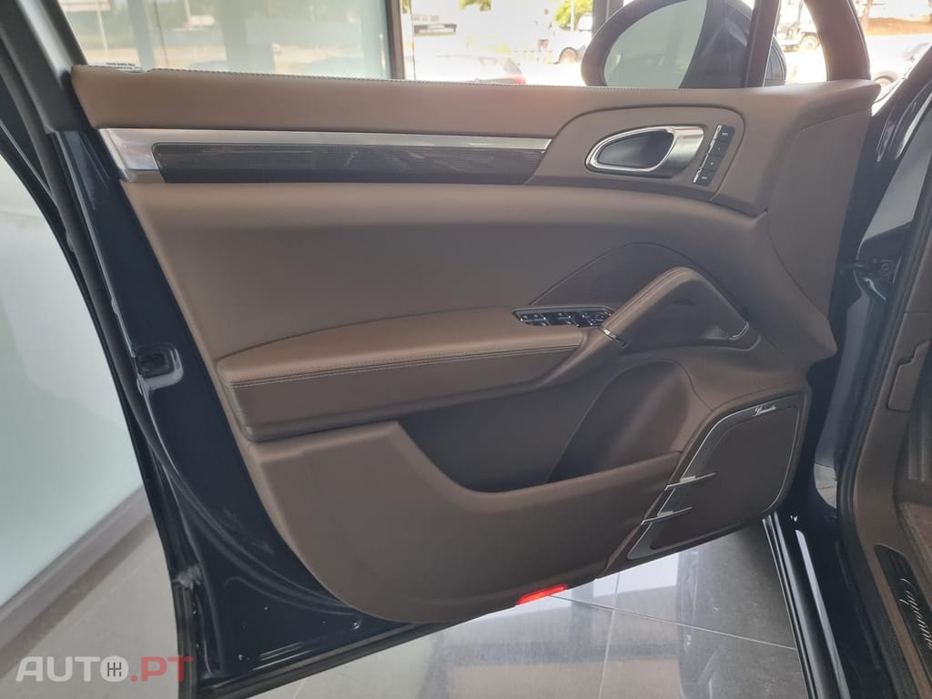 Porsche Cayenne Turbo Tiptronic S