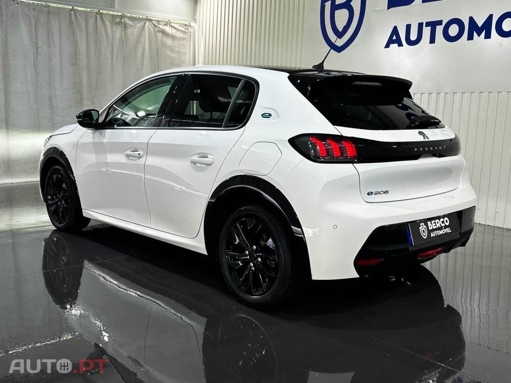 Peugeot E-208 50 kWh Allure Pack