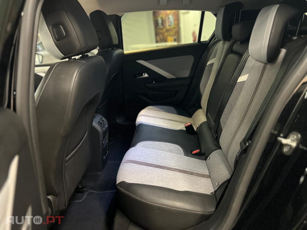 Opel Astra 1.2 T Elegance