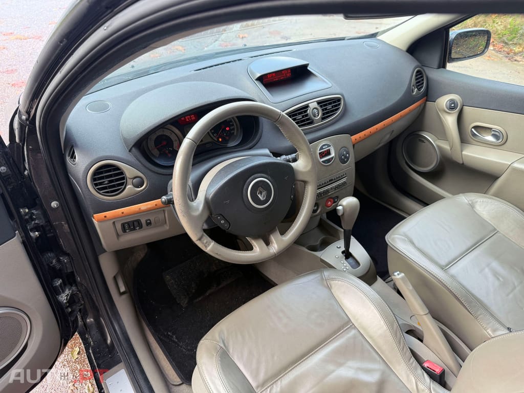 Renault Clio 1.6 INITIALE Automático 80mikm