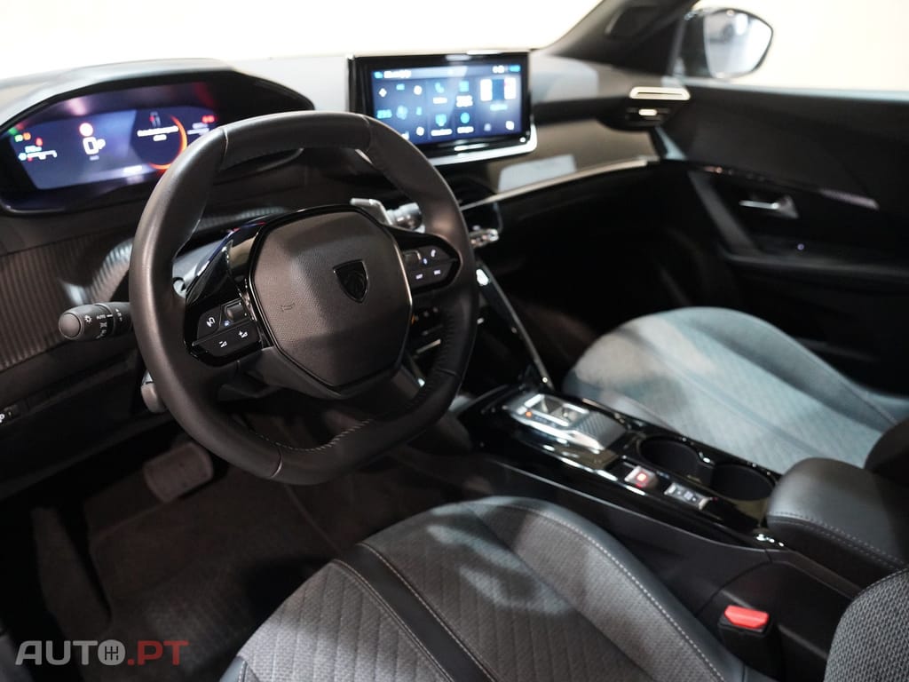 Peugeot 2008 1.2 Hybrid Allure e-DCS6