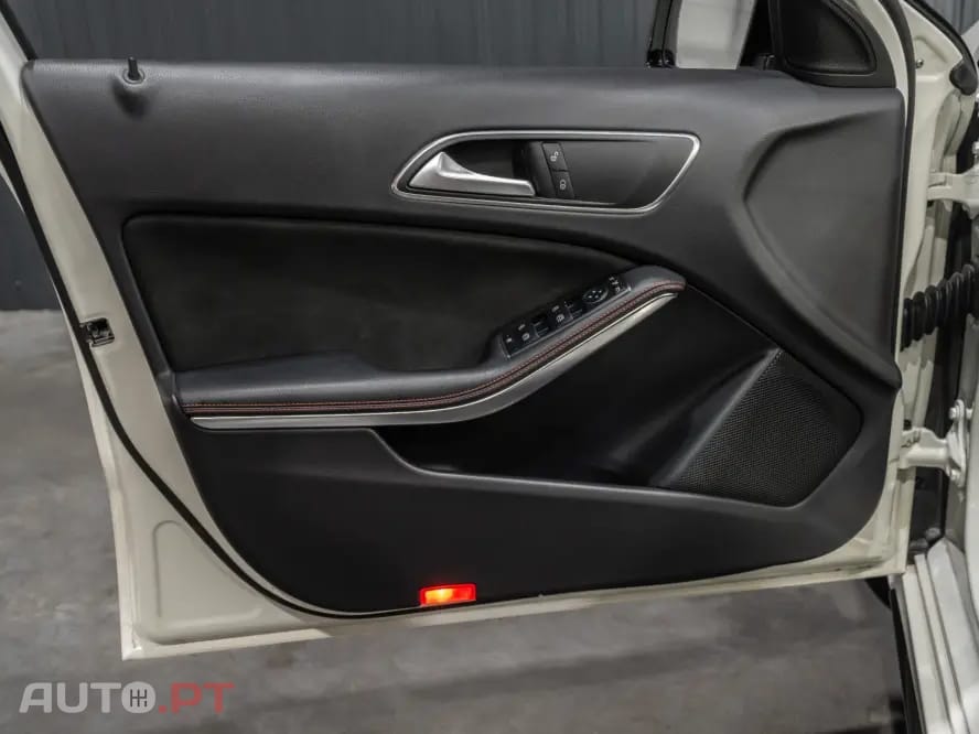 Mercedes-Benz A 180 AMG Line