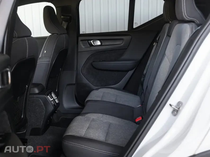 Volvo XC40 1.5 T2 Plus Dark Auto