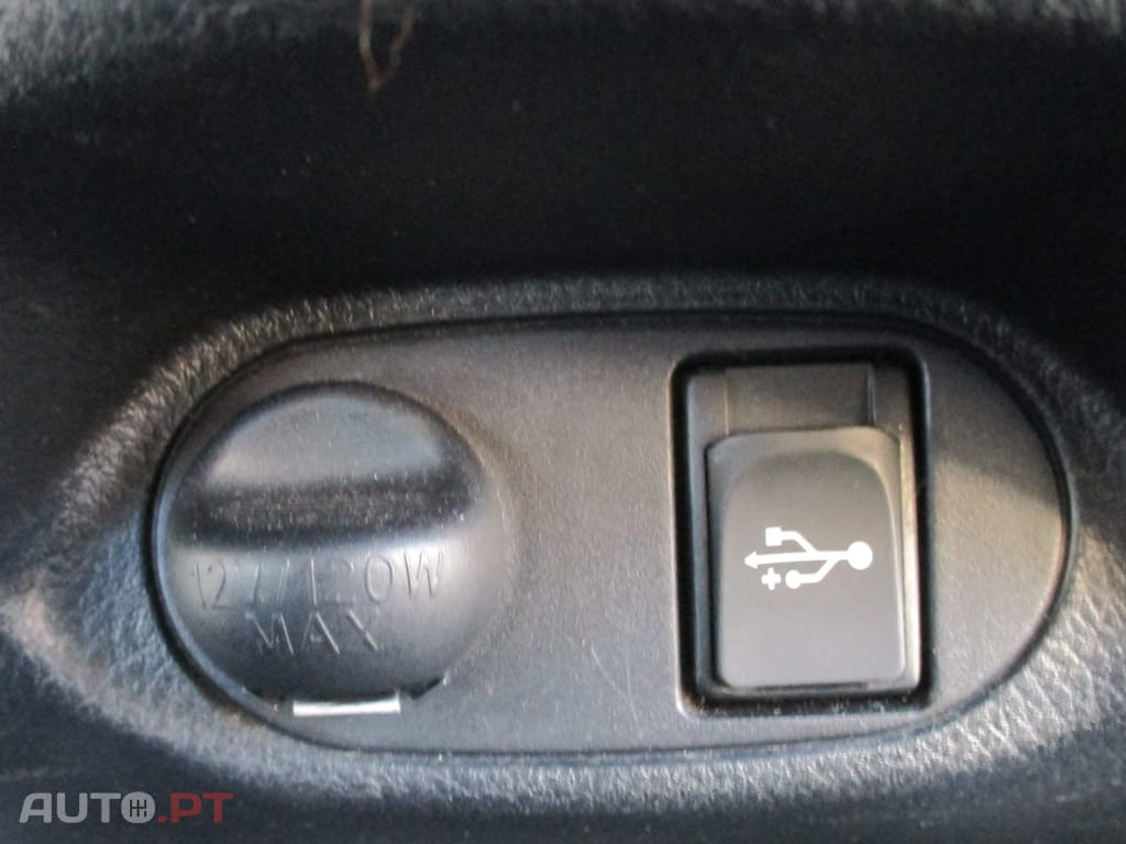Toyota Yaris 1.4 D-4D Comfort+P.Style 90 cv cx/de 6 velocidades 12/2016