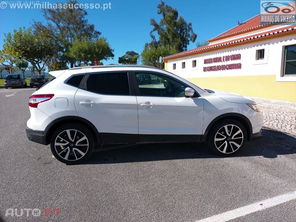 Nissan Qashqai 1.5 dCi Tekna Premium Pele