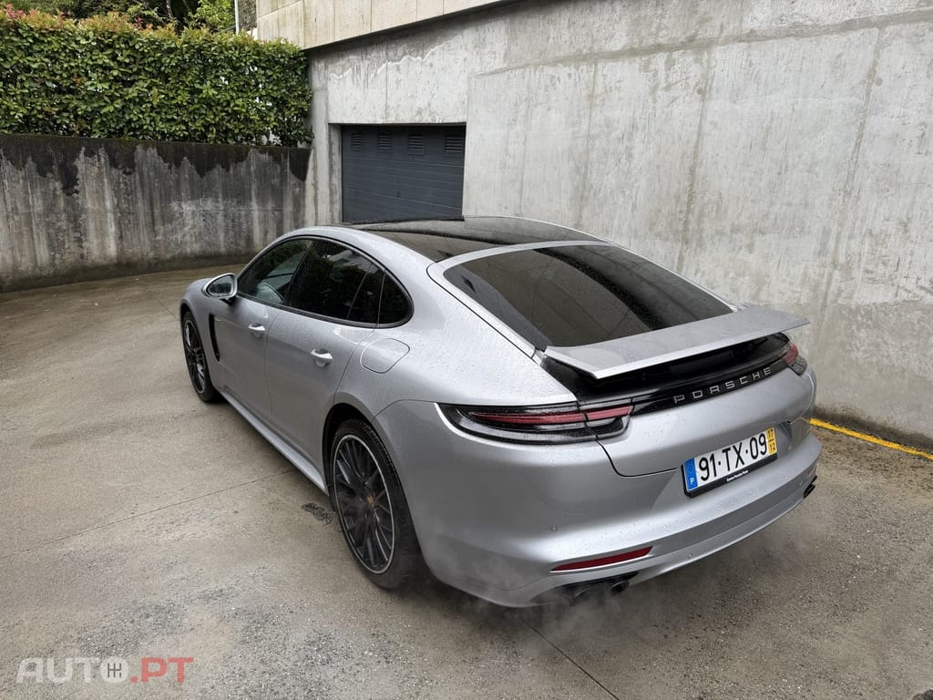Porsche Panamera 4 E-Hybrid Platinum Edition