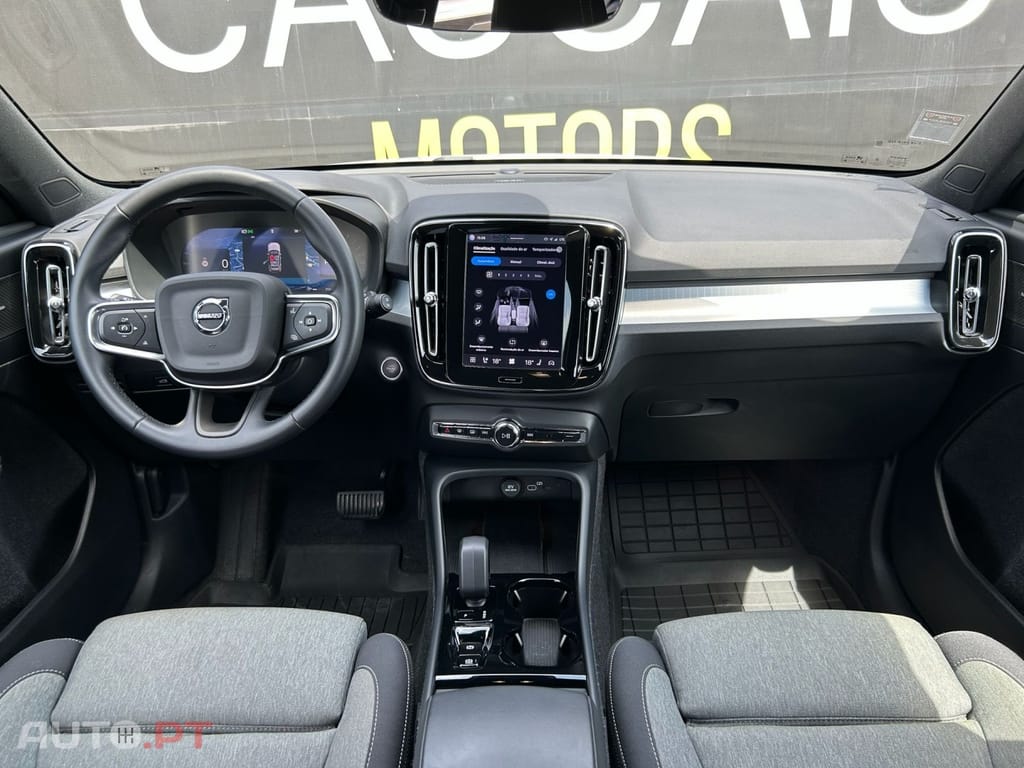 Volvo XC40 2.0 B3 Plus Dark