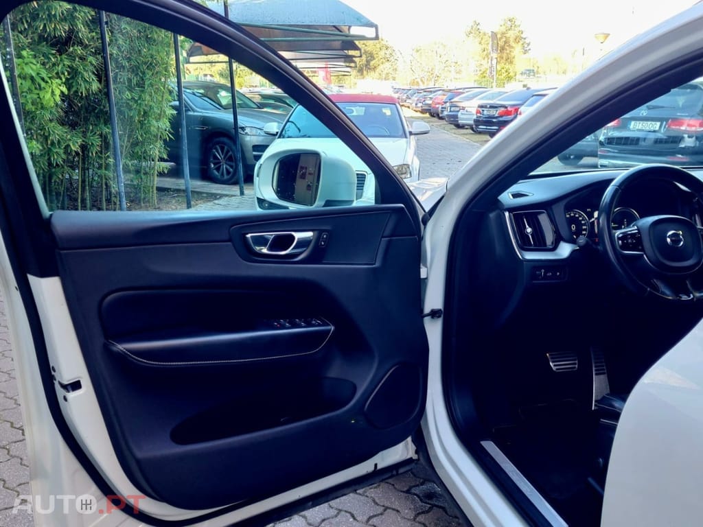 Volvo XC60 2.0 T8 PHEV R-Design AWD