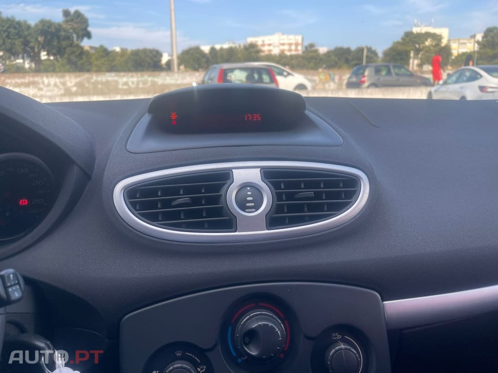 Renault Clio 1.2 16V Confort Authentique