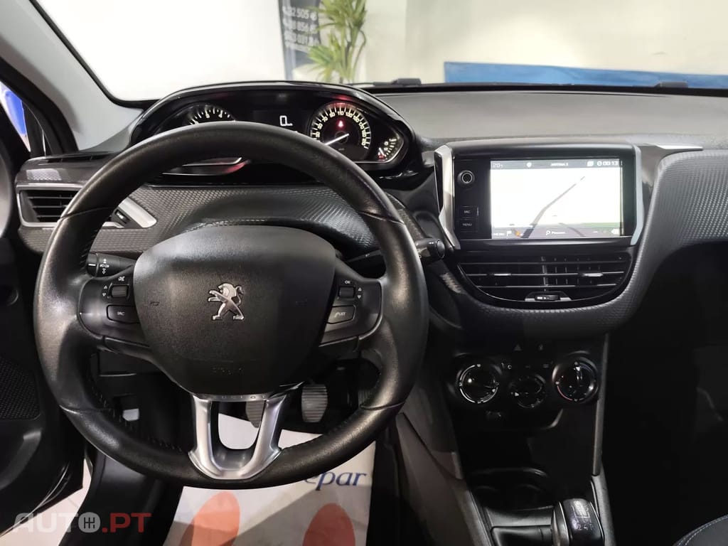 Peugeot 208 1.2 PureTech Signature