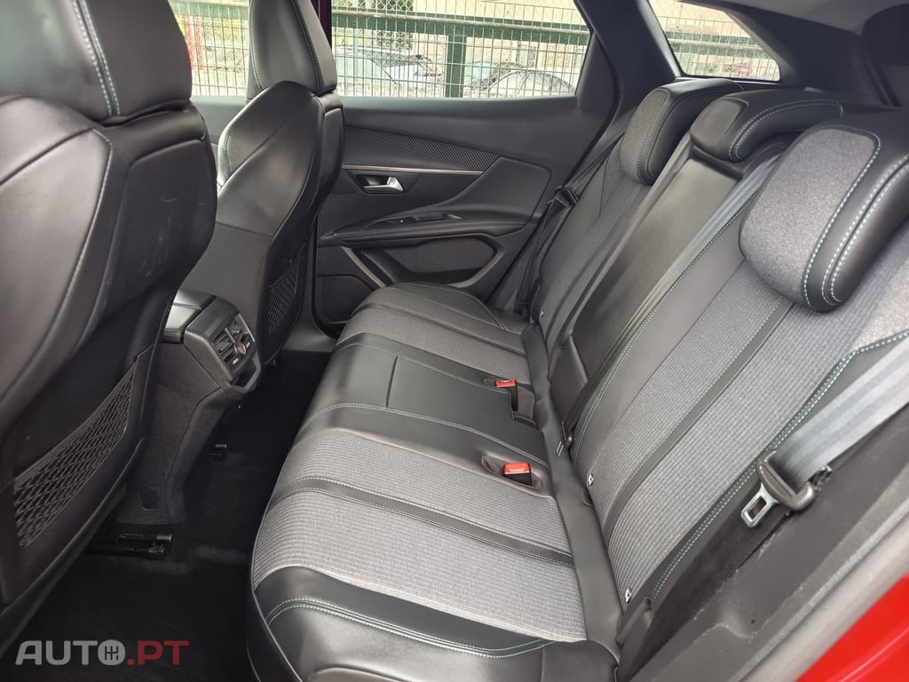 Peugeot 3008 1.6 Hybrid Allure e-EAT8