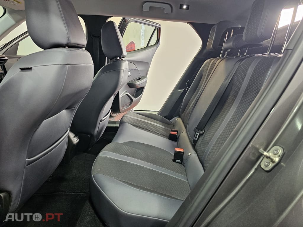 Peugeot 2008 1.5 BlueHDi Active Pack EAT8