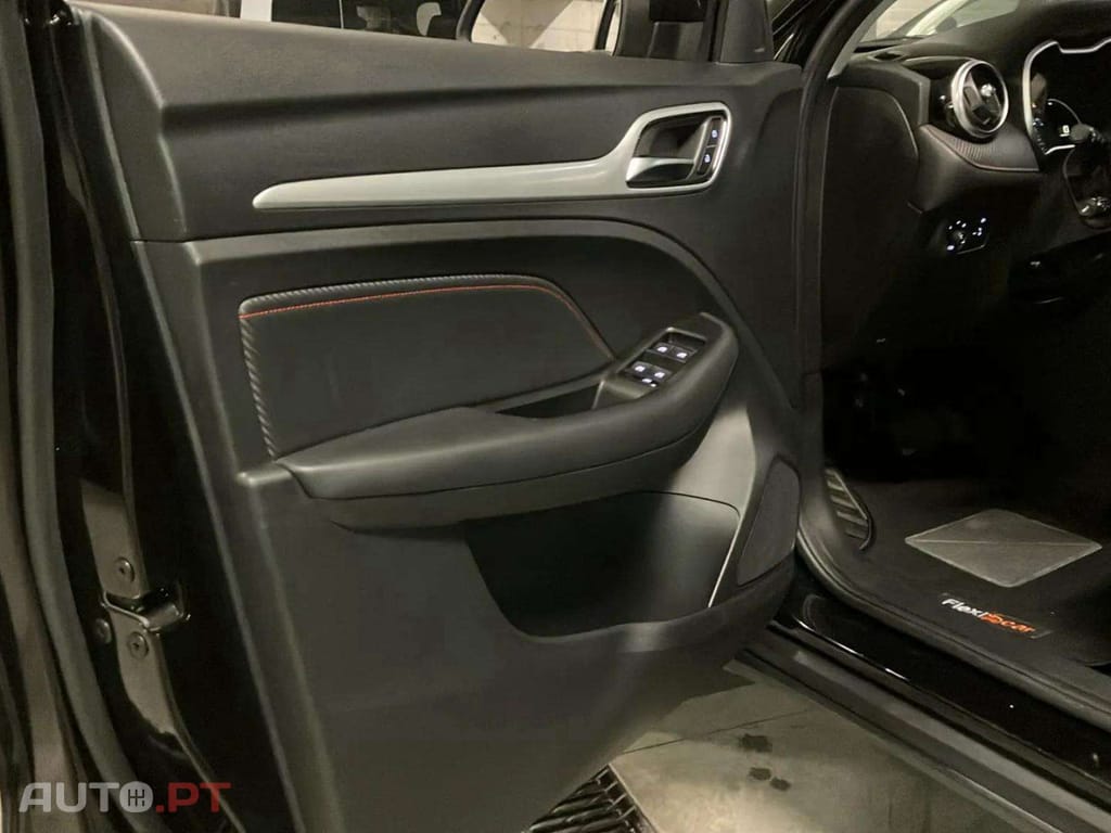 MG ZS EV 72.6 kWh Luxury OBC 11 KW