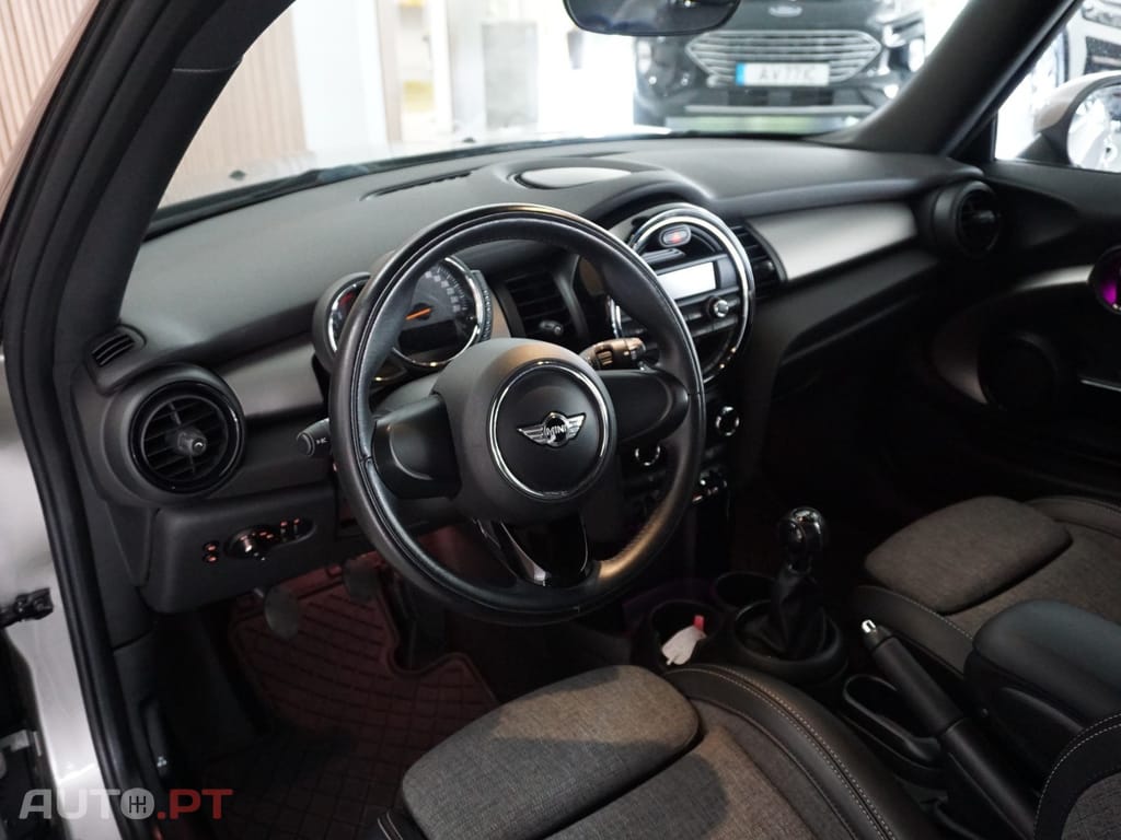 MINI Cooper One Blackyard