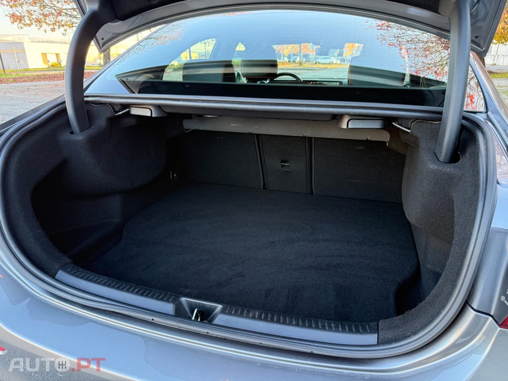 Mercedes-Benz A 250 e 8G-DCT AMG Line