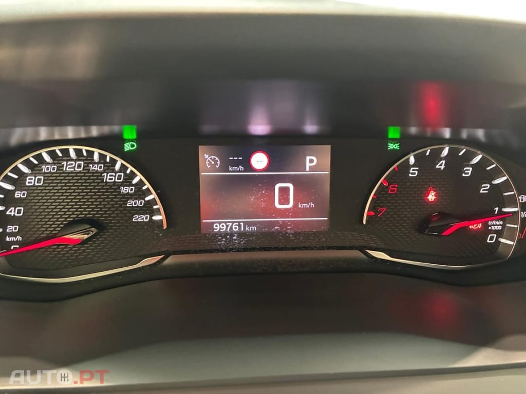 Peugeot 2008 1.2 PureTech Active Pack EAT8