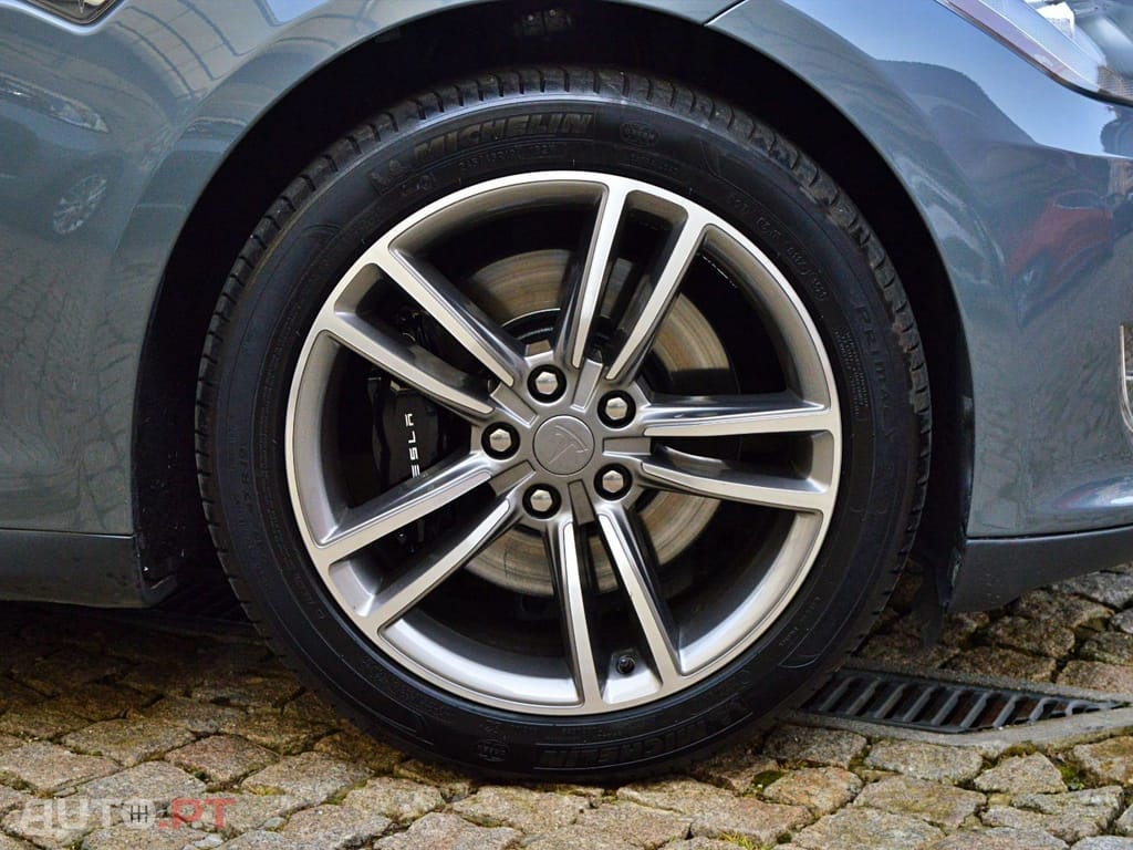 Tesla Model S 85 Perfomance