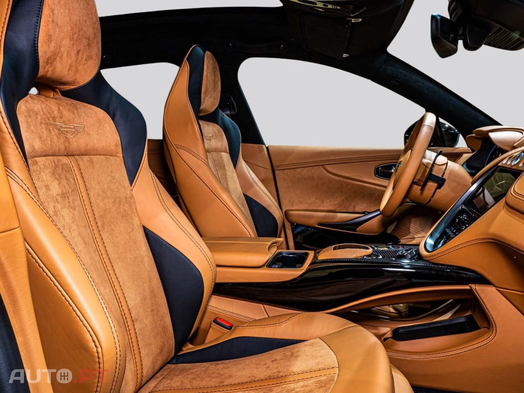 Aston Martin DBX 707