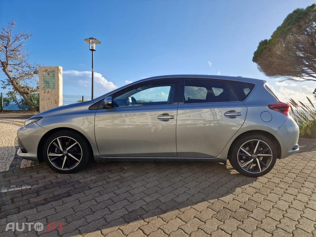 Toyota Auris 1.4 D-4D Com. +P.Sport +TSS+Navi