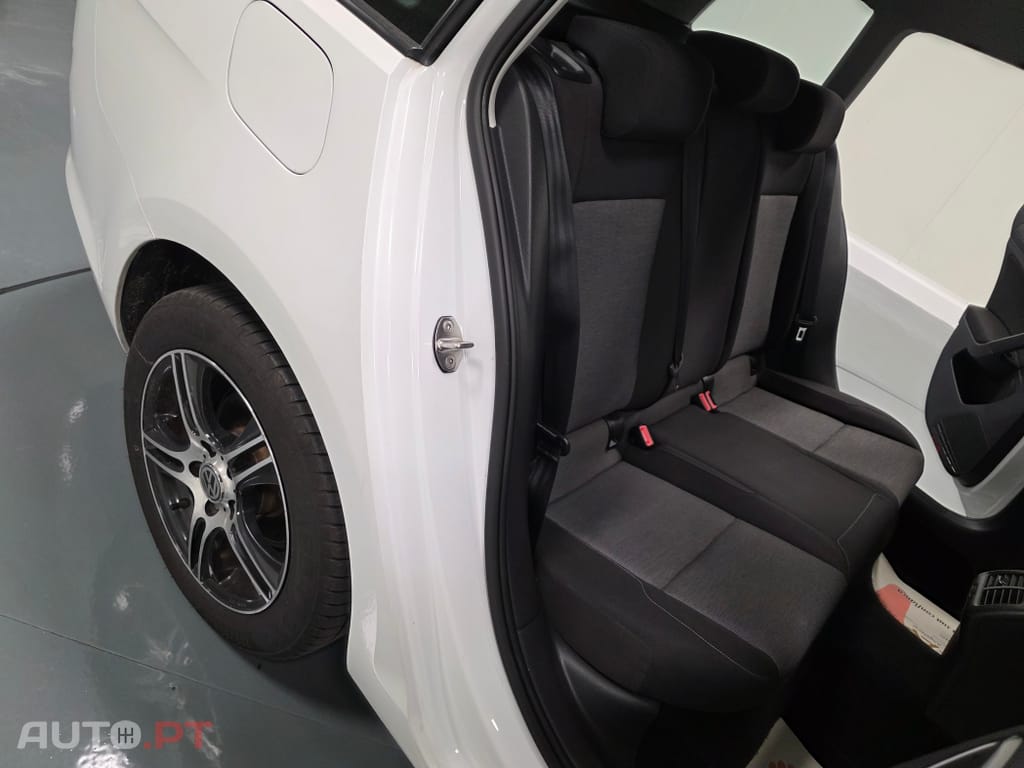 Volkswagen Golf 1.6 HDI CONFORTLINE