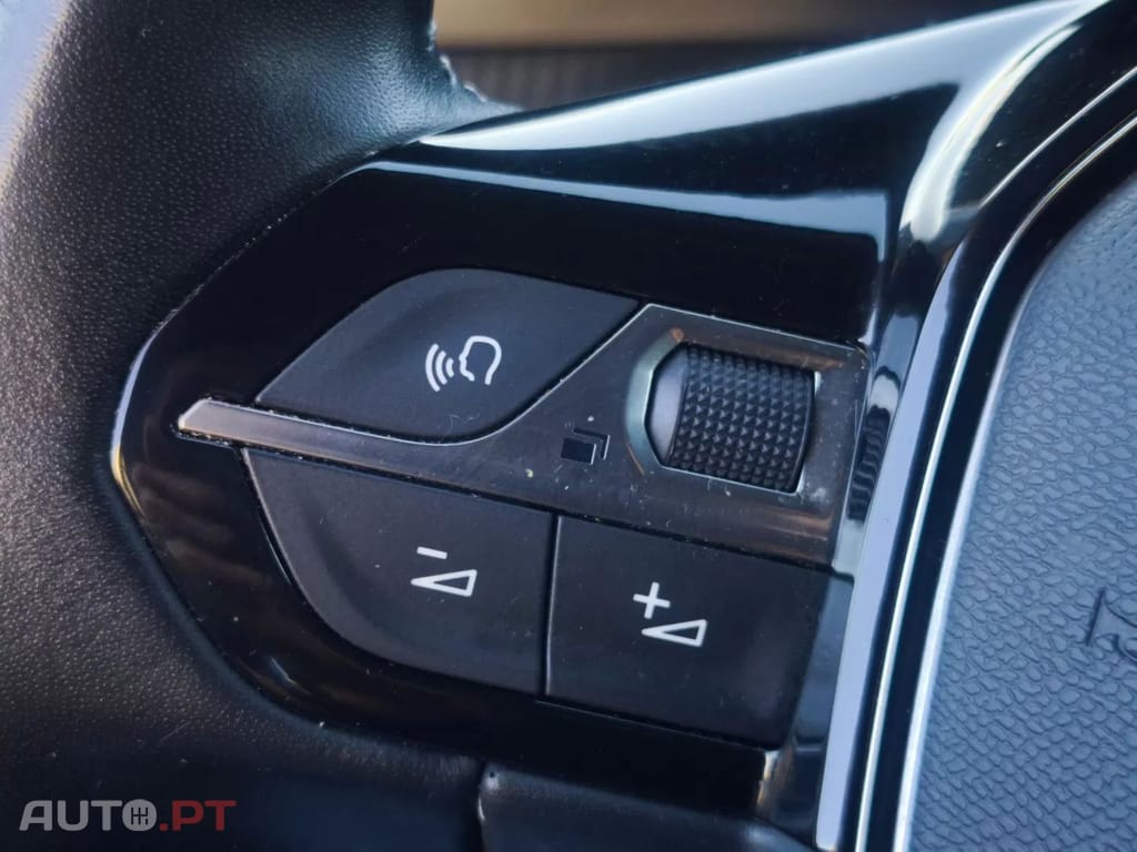 Peugeot E-2008 50 kWh Allure Pack