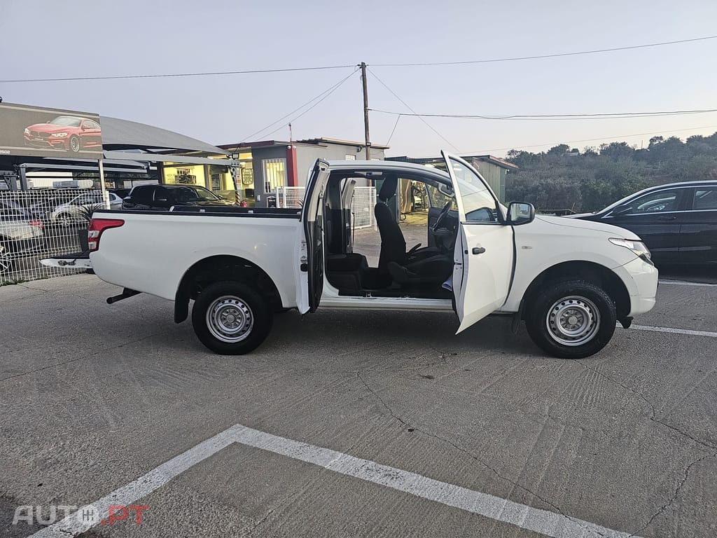 Mitsubishi L200 2.4 DI-D CD Invite 4WD