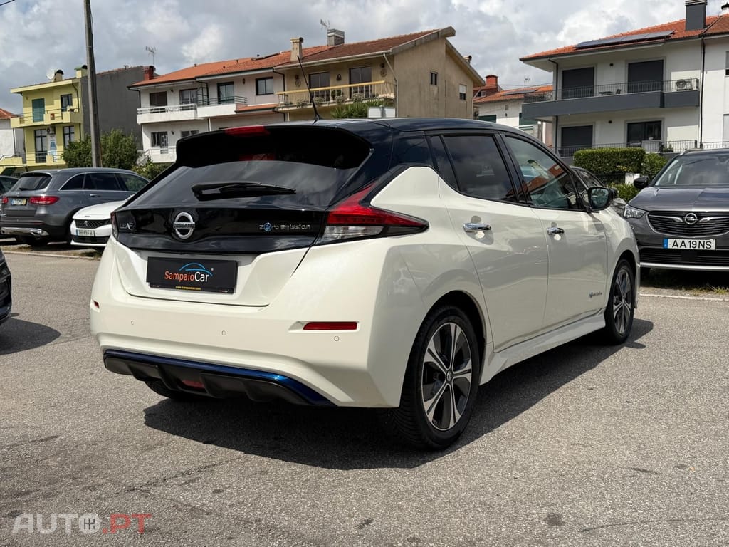 Nissan Leaf N-Connecta Two Tone