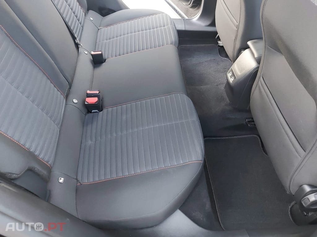 Peugeot E-2008 50 kWh Active Pack