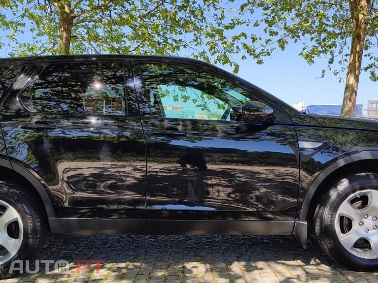 Land Rover Discovery Sport 2.0 eD4 HSE Luxury — fotografia 4