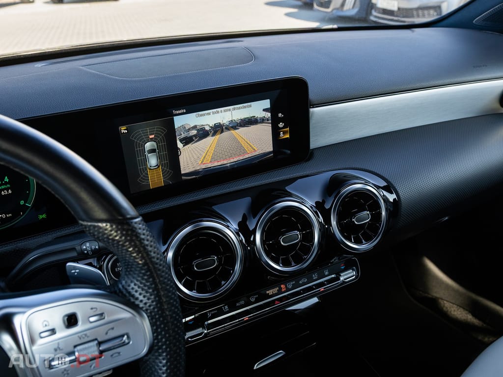 Mercedes-Benz A 250 e AMG Line