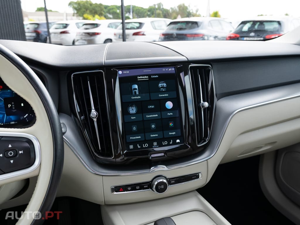 Volvo XC 60 2.0 B4 Momentum — fotografia 19