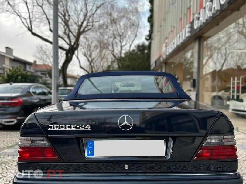 Mercedes-Benz 300 CE-24 Cabriolet