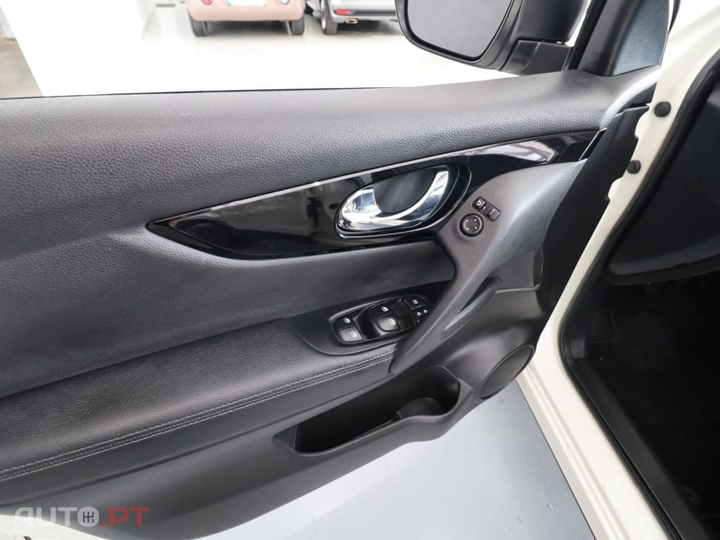Nissan Qashqai 1.5 dCi N-Connecta J18