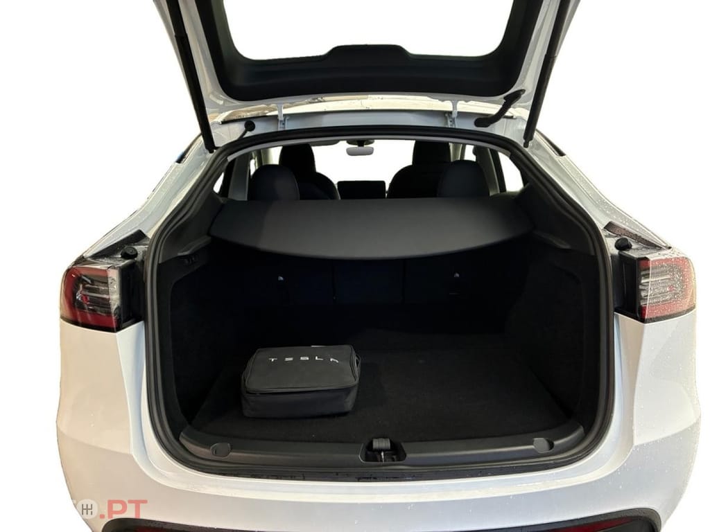 Tesla Model Y Standard RWD