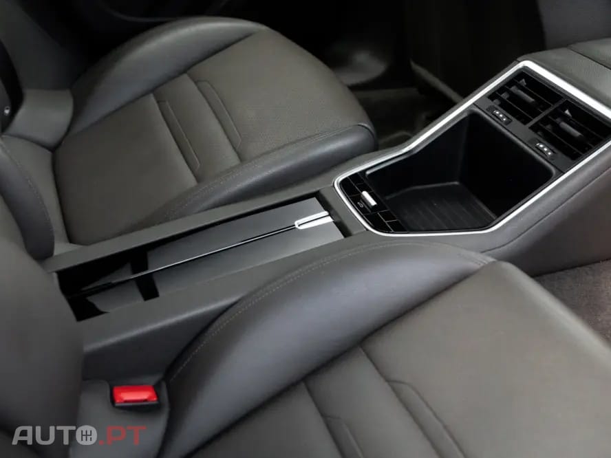 Porsche Panamera 4 E-Hybrid Platinum Edition