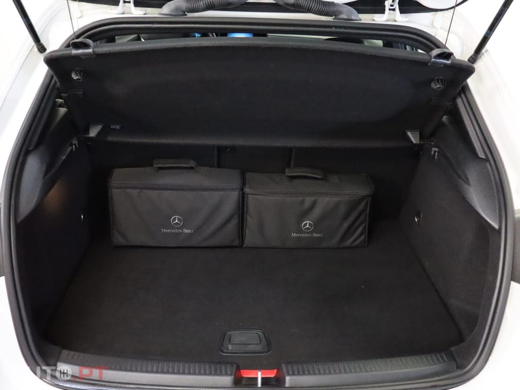 Mercedes-Benz A 250 e Auto