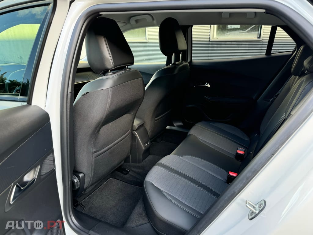 Peugeot E-2008 50 kWh Allure