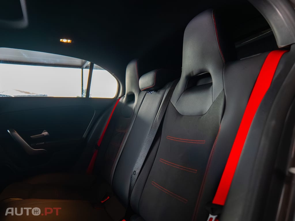 Mercedes-Benz A 35 AMG 4Matic Speedshift DCT 7G