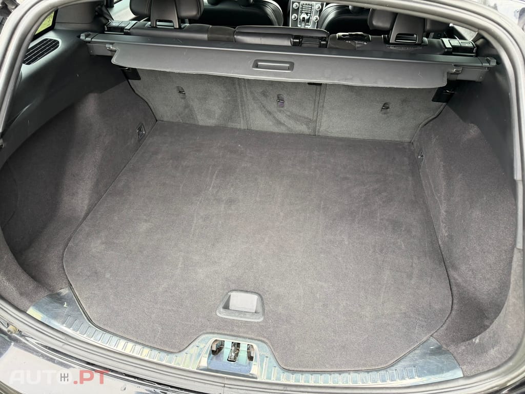 Volvo V60 2.0 D2 R-Design