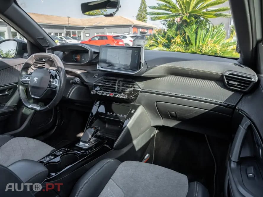 Peugeot E-2008 50 kWh GT