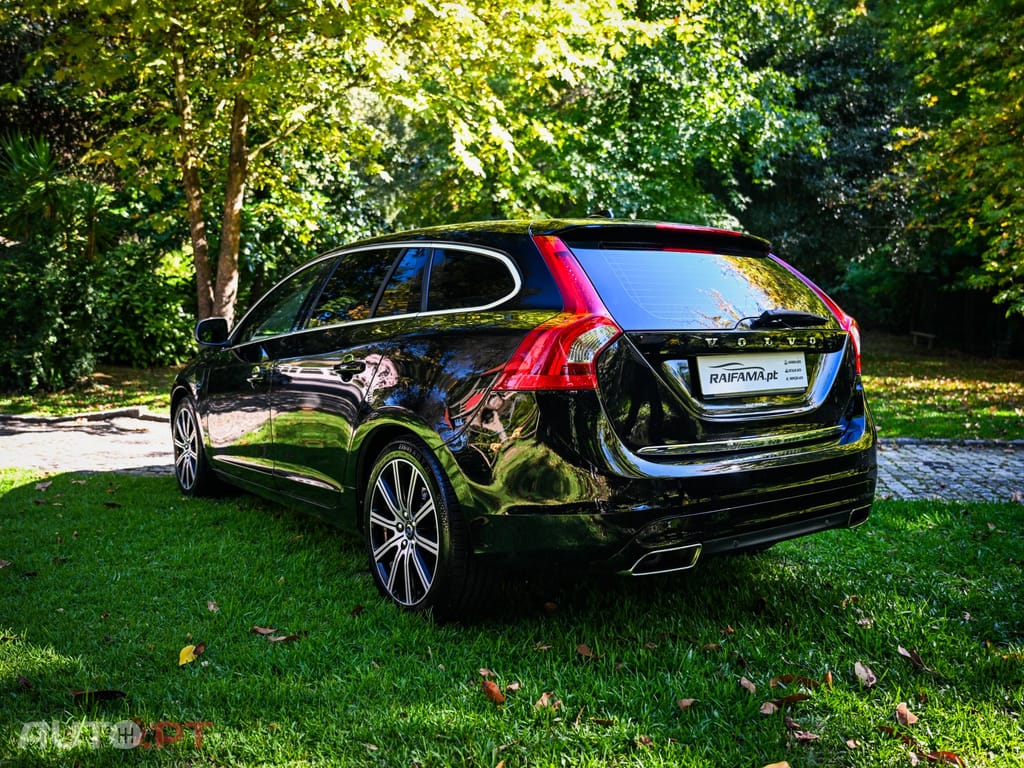 Volvo V60 2.4 D6 R-Design Momentum AWD Phev